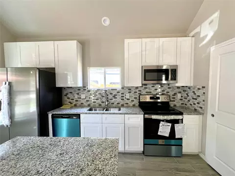 Kitchen - 16733 E Hammon St, Montgomery, TX 77316 photo 1 of 2