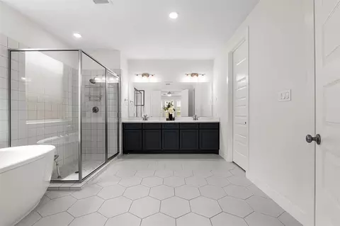 Bath - 28314 Emerald Bnd, Spring, TX 77386 photo 1 of 6