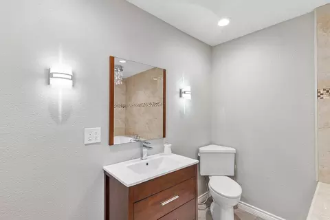 Bath - 230 Walnut Dr, Trinity, TX 75862 photo 4 of 5
