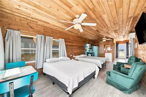 Bedroom - 1014 Seashell Dr, Freeport, TX 77541 photo 5 of 5