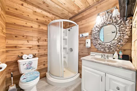 Bath - 1014 Seashell Dr, Freeport, TX 77541 photo 2 of 2