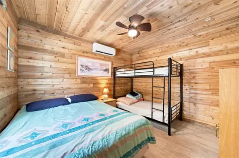 Bedroom - 1014 Seashell Dr, Freeport, TX 77541 photo 2 of 5