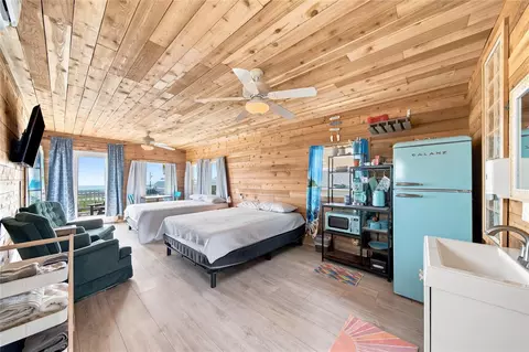 Bedroom - 1014 Seashell Dr, Freeport, TX 77541 photo 4 of 5