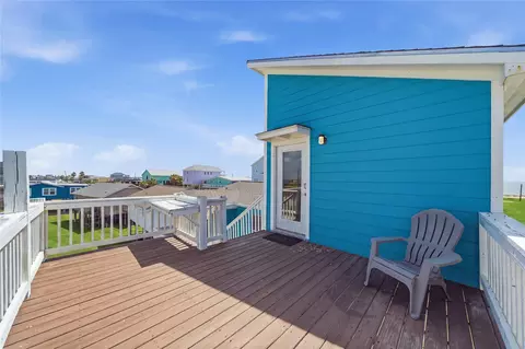 Exterior - 1014 Seashell Dr, Freeport, TX 77541 photo 4 of 7