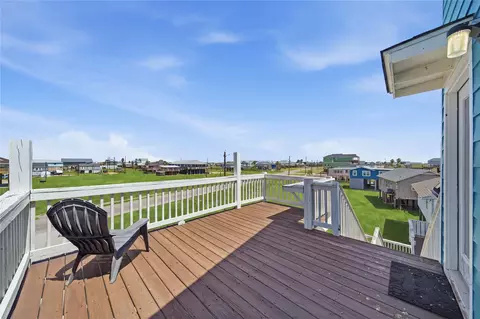 Exterior - 1014 Seashell Dr, Freeport, TX 77541 photo 5 of 7