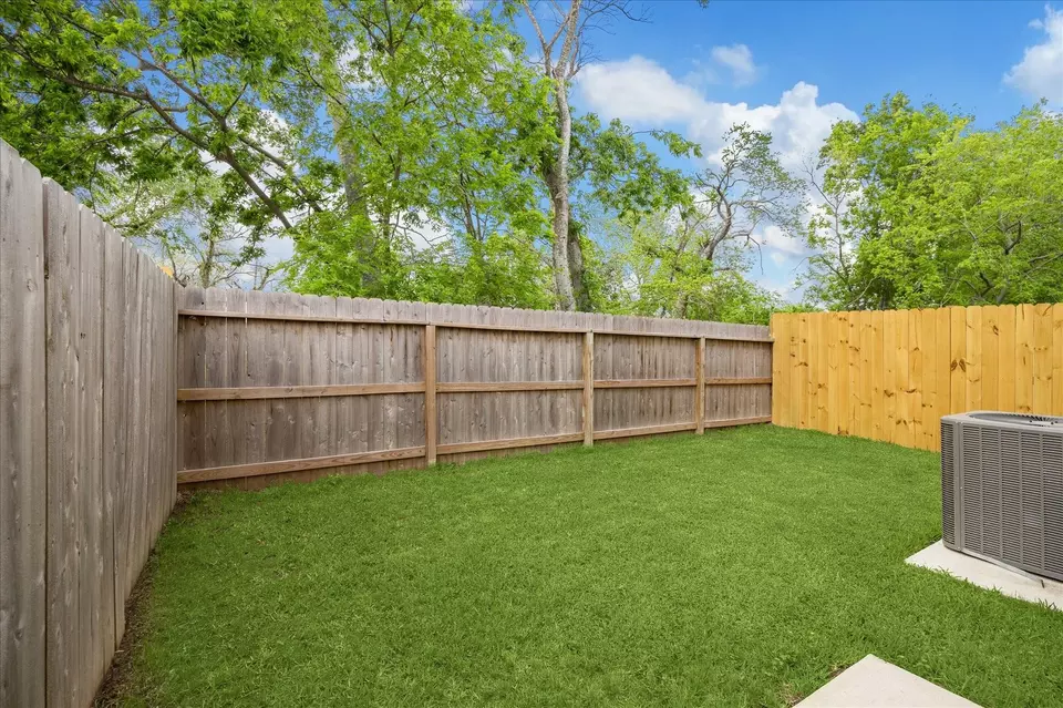 Exterior - 2015 Brackenridge St #A, Houston, TX 77026 photo 2 of 2