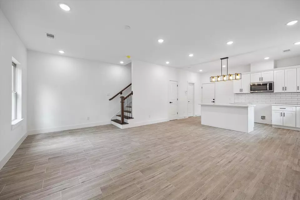 Living - 2015 Brackenridge St #A, Houston, TX 77026 photo 1 of 2