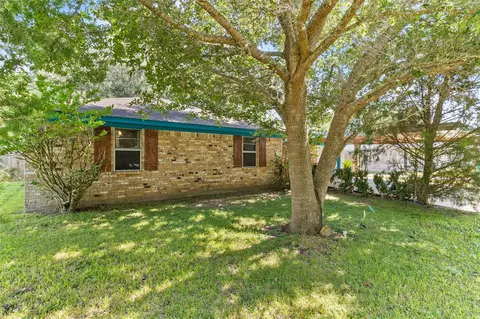 103 S Ringgold St, West Columbia, TX 77486
