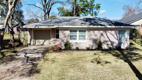 2320 29th Ave N, Texas City, TX 77590
