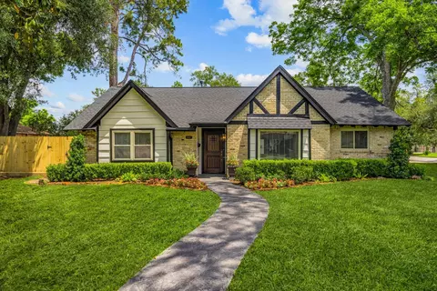 9130 Rangely Dr, Houston, TX 77055