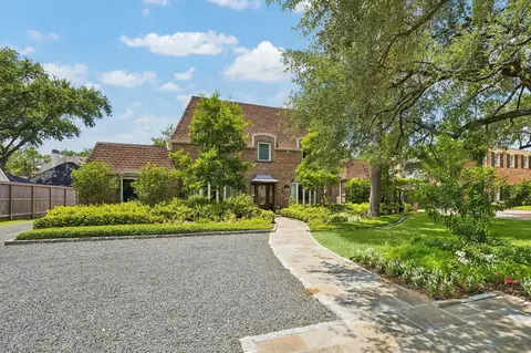 922 Old Lake Rd, Houston, TX 77057