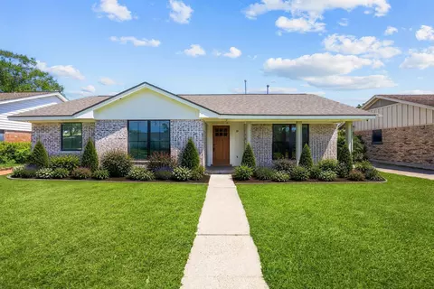 6730 Lindyann Ln, Houston, TX 77008