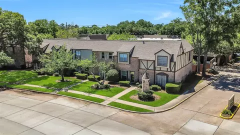 14703 Barryknoll Ln #11, Houston, TX 77079