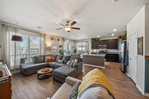 11947 Sunshine Park Dr N, Willis, TX 77318