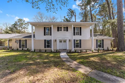 420 E Lake Dr, Livingston, TX 77351