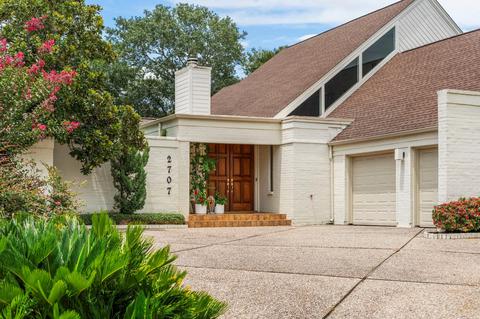 2707 Highland Ct, Sugar Land, TX 77478