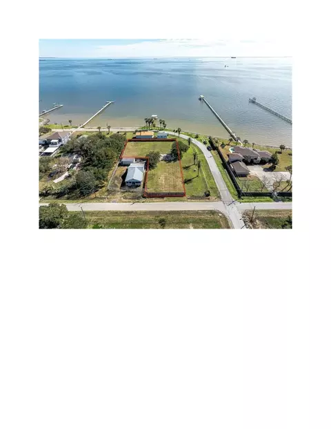 514 3rd St, San Leon, TX 77539