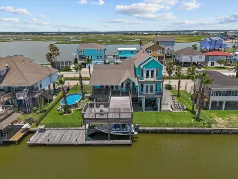45 Dolphin St, Bayou Vista, TX 77563