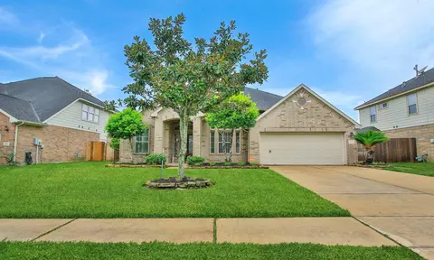 2410 Avalon Trace Ln, Pearland, TX 77581