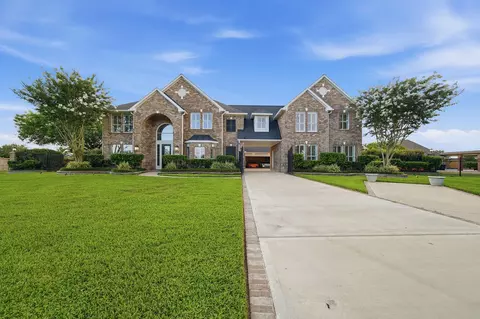 3960 Pebble Brook Dr, League City, TX 77573