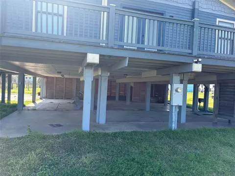 989 Alberdie Dr, Crystal Beach, TX 77650