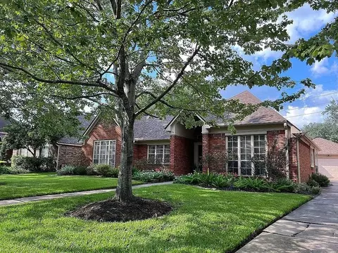 15718 Echo Lodge Dr, Houston, TX 77095