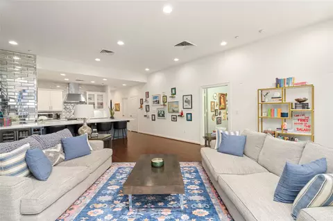 914 Main St #1008, Houston, TX 77002