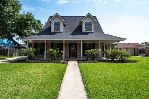 4711 Burning Tree Dr, Baytown, TX 77521