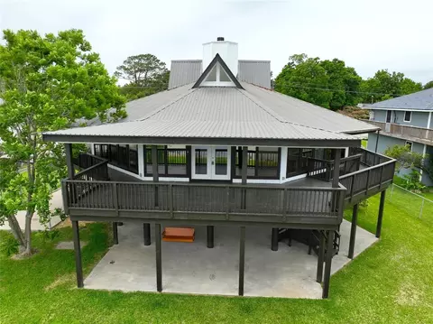 110 Bayou Dr, Baytown, TX 77520