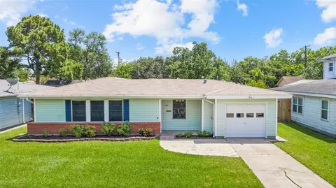 2001 14th Ave N, Texas City, TX 77590