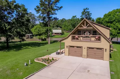16 Wildwood Lake Dr, Huntsville, TX 77340