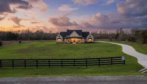 14098 Childress Ranch Dr, Washington, TX 77880