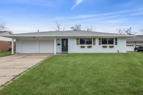901 Luella Ave, Deer Park, TX 77536