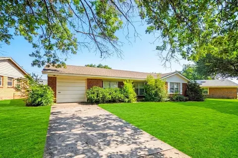 4607 Mistletoe Dr, Wichita Falls, TX 76310