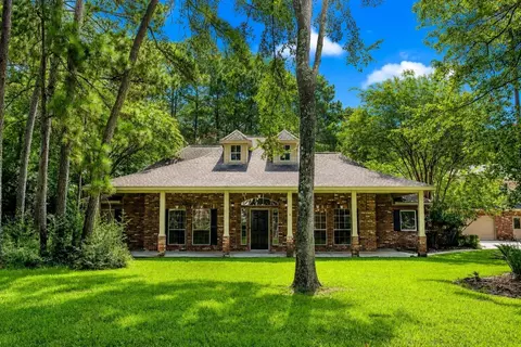 10034 Crestwater Cir, Magnolia, TX 77354
