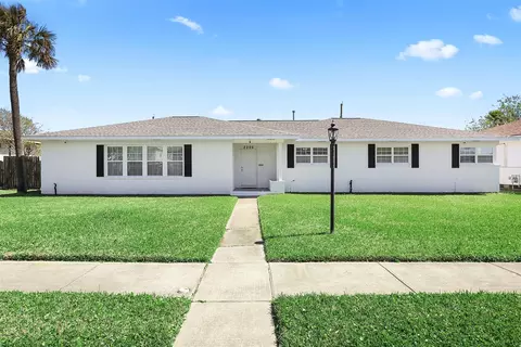2206 Wimcrest St, Galveston, TX 77551