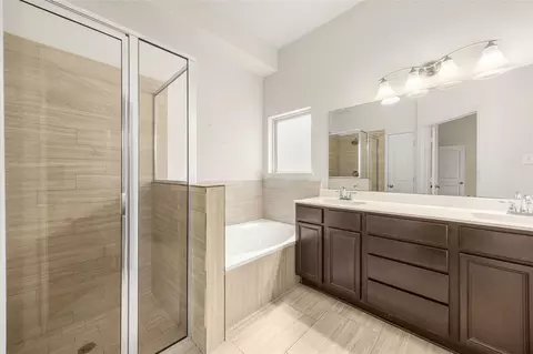 Bath - 5415 Nero Lake Dr, Katy, TX 77449 photo 2 of 5