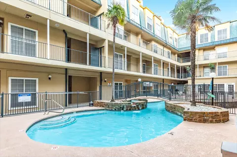 921 Marine Dr #226, Galveston, TX 77550