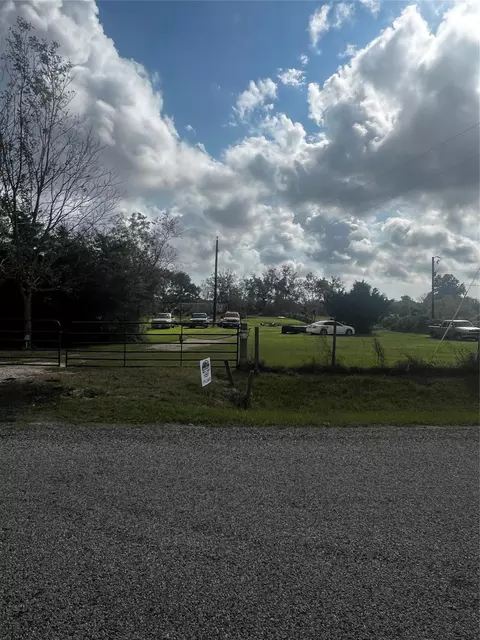 350 County Road 273, Bay City, TX 77414