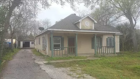 302 Kernohan St, Crosby, TX 77532