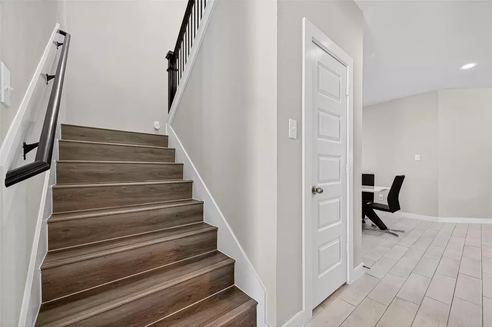 Entry Way - 5615 Silverleaf Oak Ln, Houston, TX 77066 photo 3 of 7