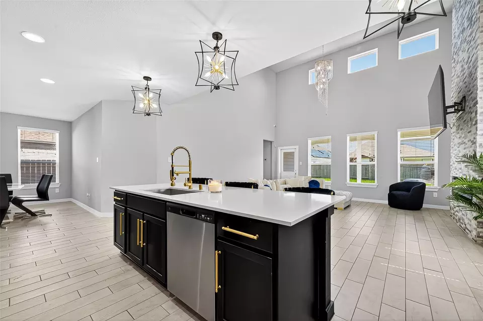 Kitchen - 5615 Silverleaf Oak Ln, Houston, TX 77066 photo 5 of 6