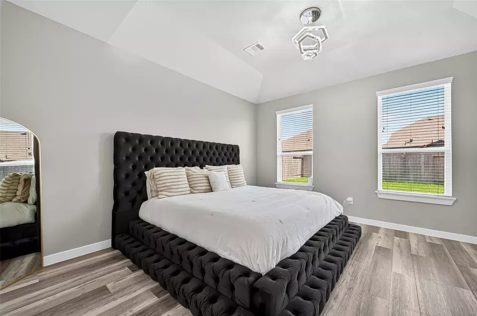 Bedroom - 5615 Silverleaf Oak Ln, Houston, TX 77066 photo 1 of 8