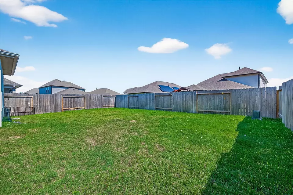 Exterior - 5615 Silverleaf Oak Ln, Houston, TX 77066 photo 3 of 5