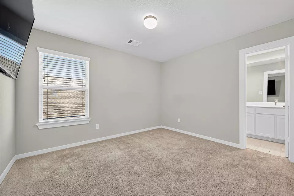 Bedroom - 5615 Silverleaf Oak Ln, Houston, TX 77066 photo 7 of 8