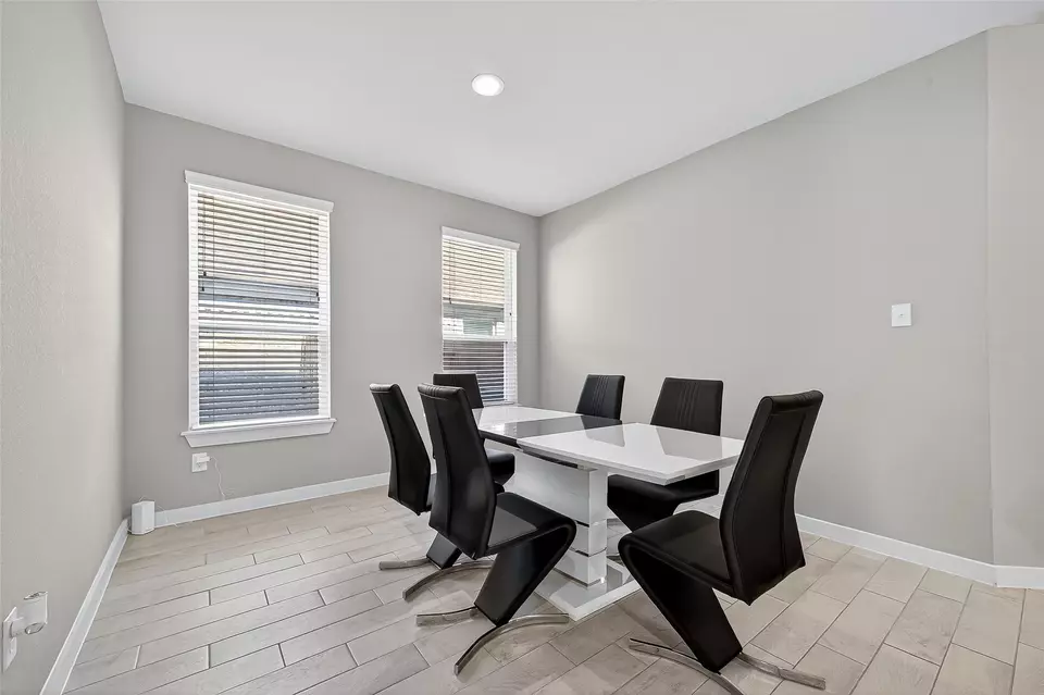 Dining - 5615 Silverleaf Oak Ln, Houston, TX 77066 photo 1 of 2