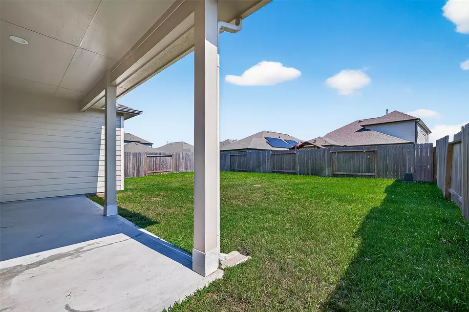 Exterior - 5615 Silverleaf Oak Ln, Houston, TX 77066 photo 2 of 5