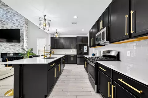 Kitchen - 5615 Silverleaf Oak Ln, Houston, TX 77066 photo 1 of 6