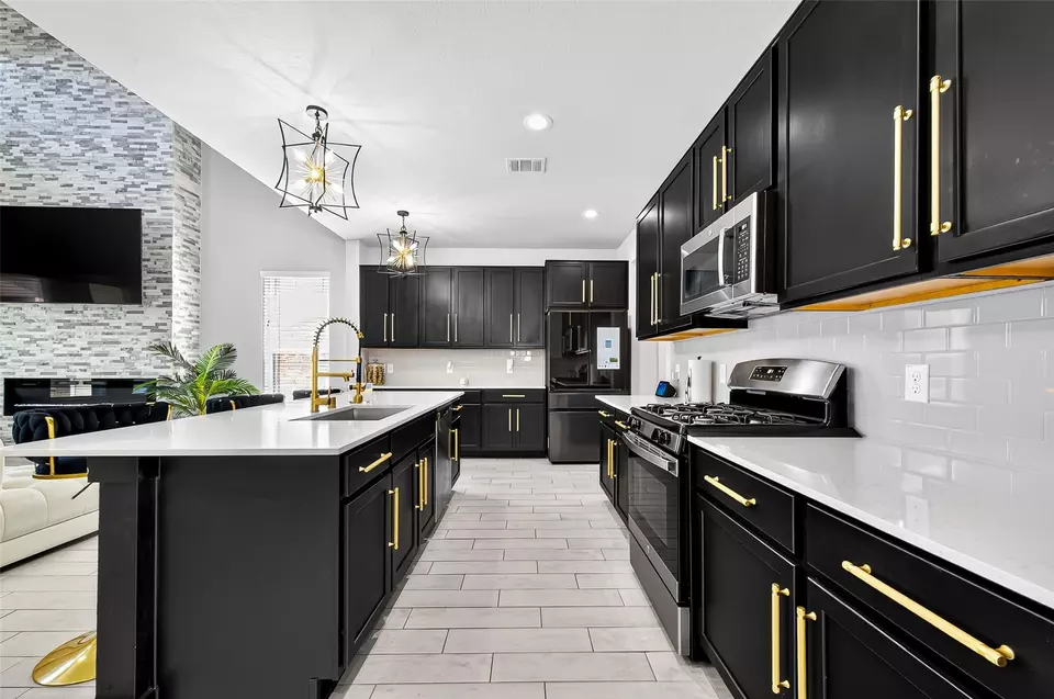 Kitchen - 5615 Silverleaf Oak Ln, Houston, TX 77066 photo 1 of 6