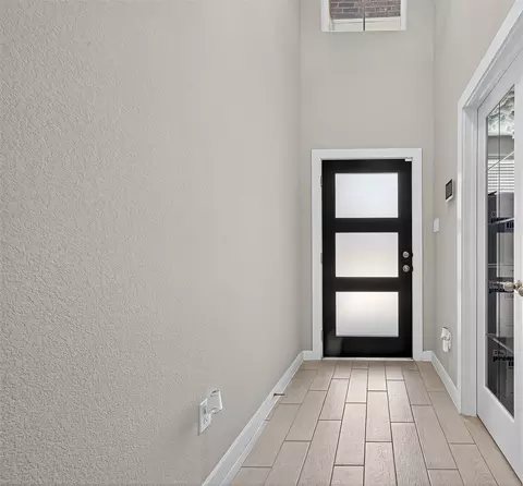 Entry Way - 5615 Silverleaf Oak Ln, Houston, TX 77066 photo 1 of 7